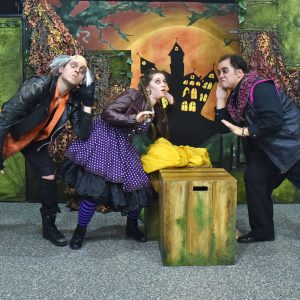 Das weiße Pferd galoppiert erneut durch die  Realschule im GHZ