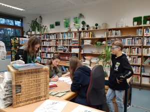 AG-Mitglieder bei der Auswertung