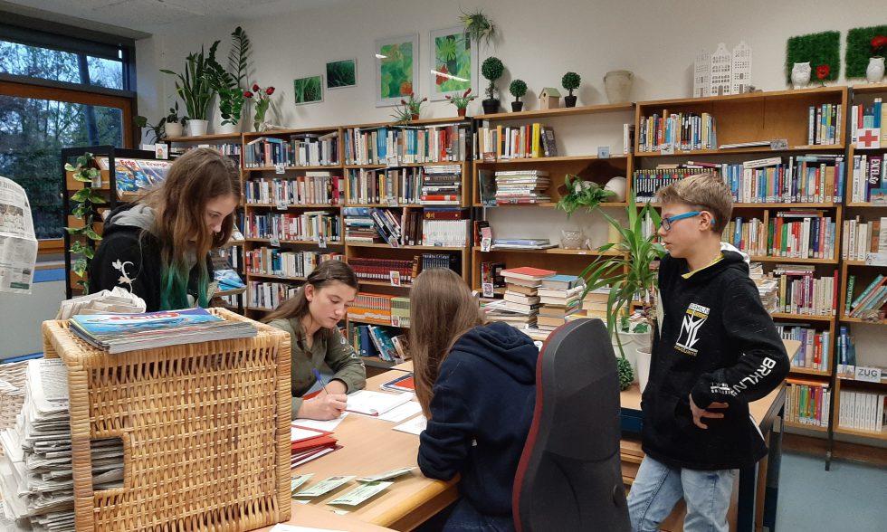 AG-Mitglieder bei der Auswertung