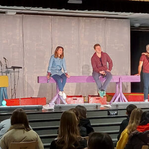 Burghofbühne zu Gast in der Realschule im GHZ