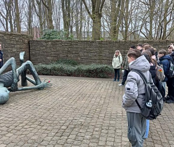 Geschichts-AG der Gustav-Heinemann-Realschule Dinslaken besucht Gedenkstätte Neuengamme