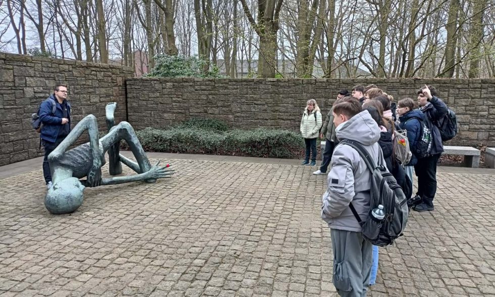 Geschichts-AG der Gustav-Heinemann-Realschule Dinslaken besucht Gedenkstätte Neuengamme