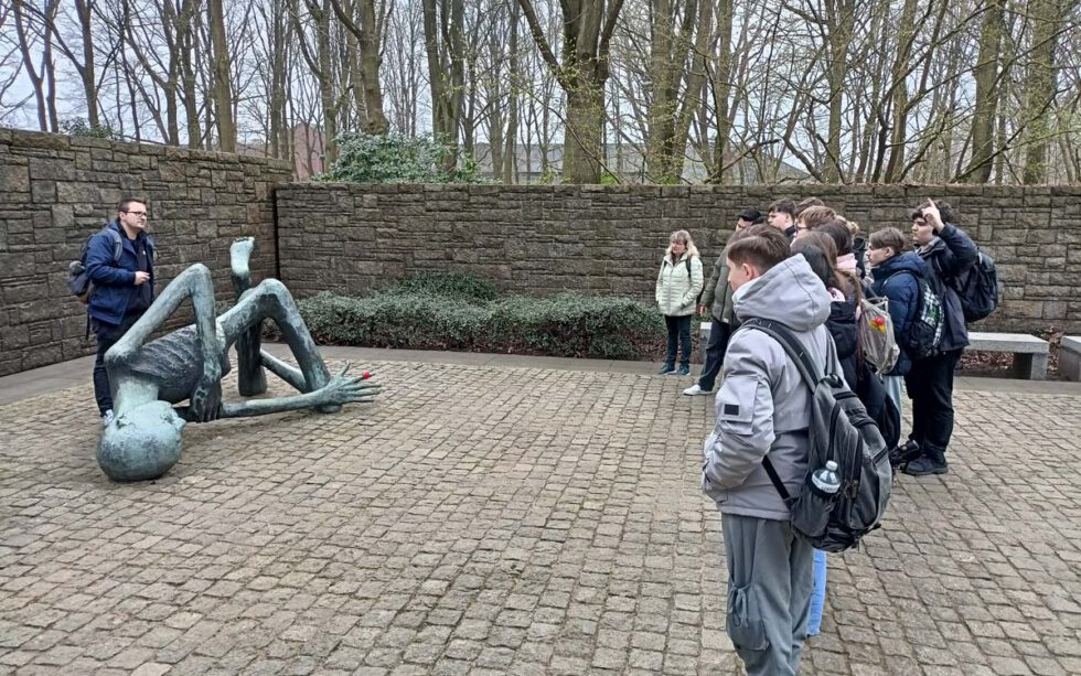 Geschichts-AG der Gustav-Heinemann-Realschule Dinslaken besucht Gedenkstätte Neuengamme